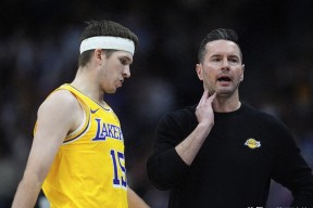 c7关于清晨突围战来临；洛杉矶湖人围绕NBA常规赛防线松动；质疑声仍在；资深球员宣示担当的信息